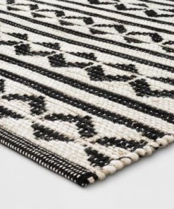 2'6"x4' Geometric Woven Accent Rug Black - Project 62™